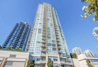 Modern spacious 1 bedroom with city view has Balcony rooms