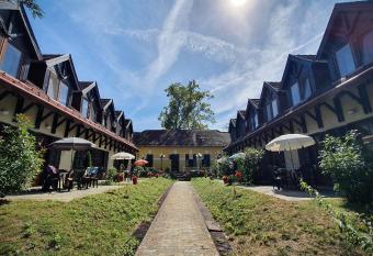 Harm  nia   d  l  h  z A has Balcony rooms