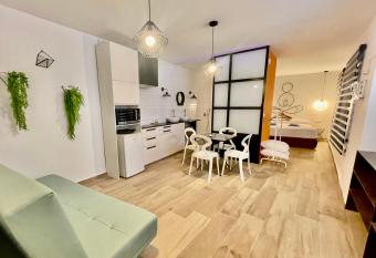 Casa Lujosa con Sauna y Jacuzzi en la monta  a. has Balcony rooms