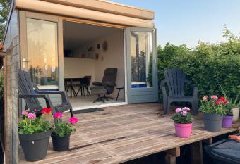 Het oude strandhuis has Balcony rooms
