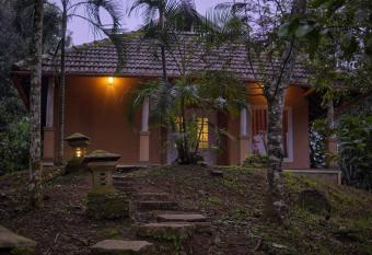 Rain Clouds Wayanad Forest Retreat - The Best Couple Friendly Private Cottages with Bathtub has rooms with a private hot tub