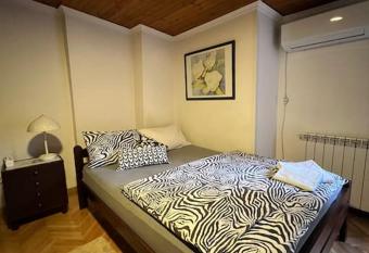 OASIS IN CENTER OF VRACAR allows 18 year olds to book a room