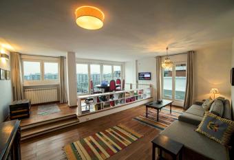 Arena Penthouse Apartments allows 18 year olds to book a room