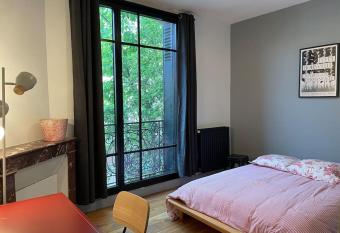 S  vres : joli 3 pi  ces has Balcony rooms