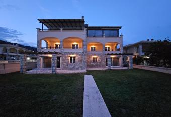 Viggas Relaxation Nafpaktos has Balcony rooms