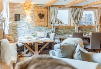 Hotel garni - Chiemsee-Pension-Seebruck has Balcony rooms