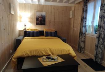 Les g  tes d Alex 1 has Balcony rooms