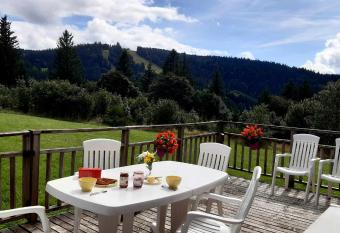 Les Ang  liques has Balcony rooms