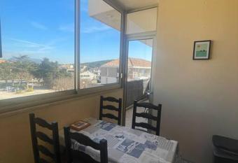 Studio tr  s agr  able avec balcon et Wi-Fi allows 18 year olds to book a room