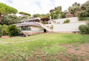 Villa a Castiglione della Pescaia has Balcony rooms
