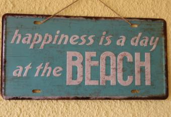 Casa Nostra on the beach, Almenara allows 18 year olds to book a room