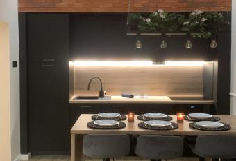 6 OSOBOWY apartament PREMIUM w KAMIENICY - CENTRUM allows 18 year olds to book a room