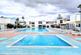 Yellow Mountain Apartment allows 18 year olds to book a room