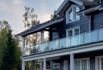 TahkoSyv  ri Holidays allows 18 year olds to book a room