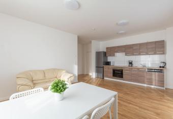 T&K Apartments - Bergisch Gladbach - 7 Luxury Apartments - 20 min to Fair Messe Cologne has Balcony rooms