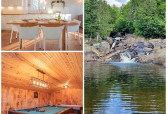 Chalet BIA - Le Petit Chaleureux has rooms with a private hot tub
