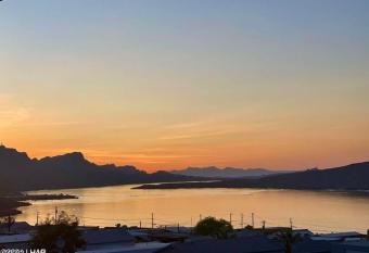 Million-dollar Lake view on the Parker Strip! has rooms with a private hot tub