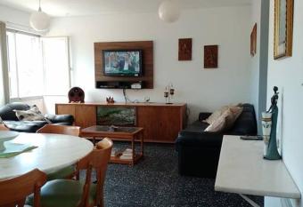 Edif  cio Torres Malvinas allows 18 year olds to book a room