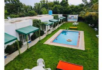 Coco Boutique Kihim has Smoking rooms