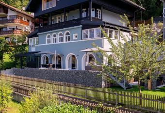 Alpin Kanker Suites 2 has Balcony rooms