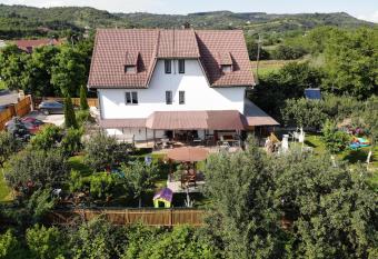 Podgoria Guesthouse- Camere de   nchiriat has Balcony rooms