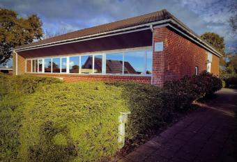 Comfortable 3- bedroom villa with free parking has Balcony rooms