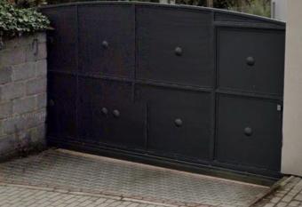 Perfect Remote-Workplace in Sunny Apartment has Balcony rooms