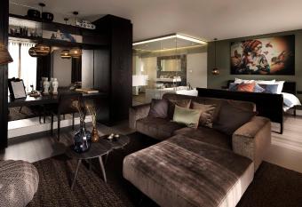 Van der Valk Hotel Sassenheim - Leiden has Balcony rooms