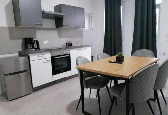 estrella24 LIVING ROOMS Sydney has Balcony rooms