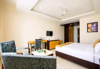 VC RESORTS, BAGATAILE allows 18 year olds to book a room