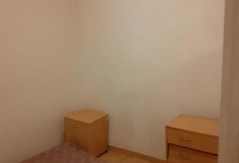 Jolie Appartement meubl   allows 18 year olds to book a room