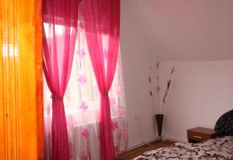 Casa D  nu   allows 18 year olds to book a room