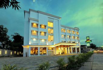 PARK RESIDENCY ARCADIA allows 18 year olds to book a room