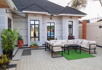 Cacecy 3 Bedroom Luxury Home has Balcony rooms