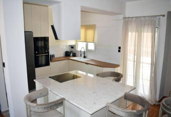 Ism  ne apartment allows 18 year olds to book a room