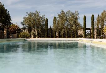 Le Domaine de L Osage allows 18 year olds to book a room