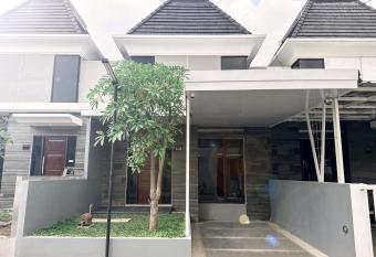 Villa Harmoni C34 Batu Malang has Balcony rooms
