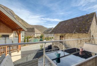 Appartement Doussard au bord du lac d Annecy allows 18 year olds to book a room