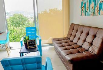 Apartasuite Casa Aura has rooms with a private hot tub