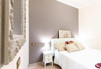 Saint Philippe Maison has Balcony rooms