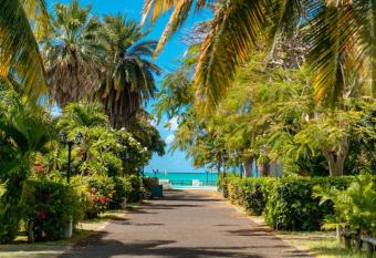 3 Bedroom Villa in Calodyne with Amazing Sea View has Balcony rooms