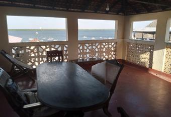 Tausi Guest House has Balcony rooms