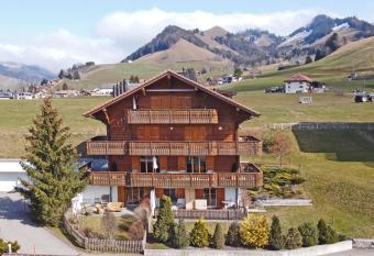 Chalet Apartment Serenity Lodge has Balcony rooms