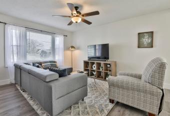 M20 Rentals Beautiful Salem NH 3bd 1ba Centrally Located has Balcony rooms