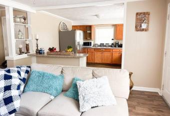 Cozy country home in Dunn - sleeps 8, great for crew allows 18 year olds to book a room