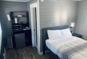 TeePee Room 15-Newly Renovated allows 18 year olds to book a room