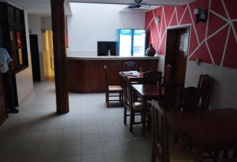 Hotel Para  so allows 18 year olds to book a room