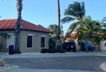 Green Lizard House has Balcony rooms