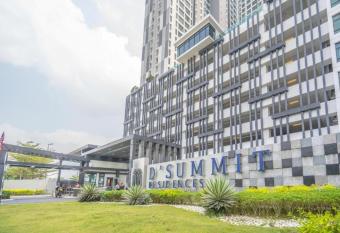 APARTMENT FOR HOMESTAY has rooms with a private hot tub