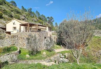 A Guinguetta has Balcony rooms